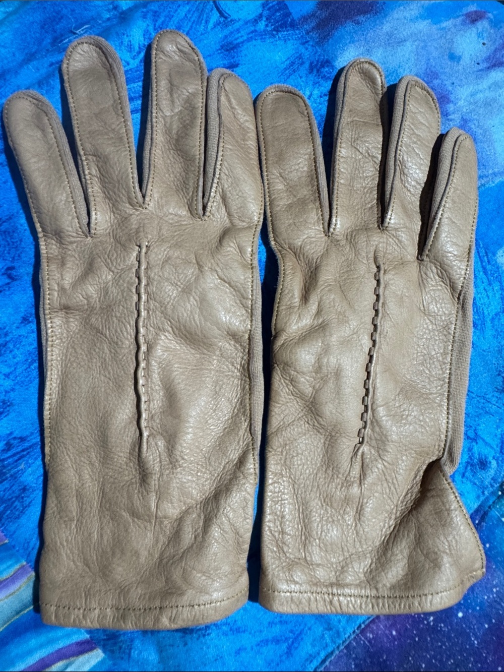 Vintage Women’s Leather Gloves in Taupe - Classic Winter Accessory